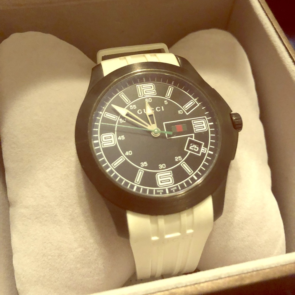 Gucci watch. Needs a new battery.